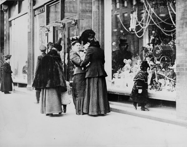 Cleveland Memory Project - Bailey's window shopping 1910